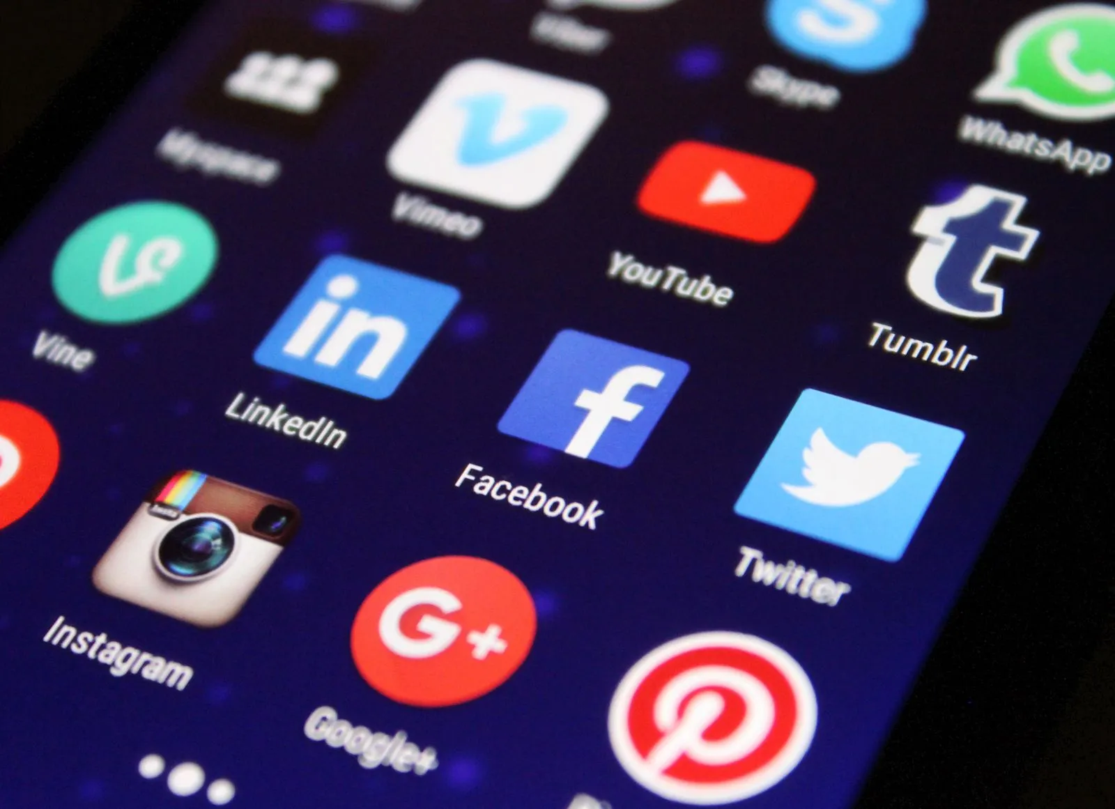How Facebook, Instagram & TikTok Can Grow Your Online Business Fast